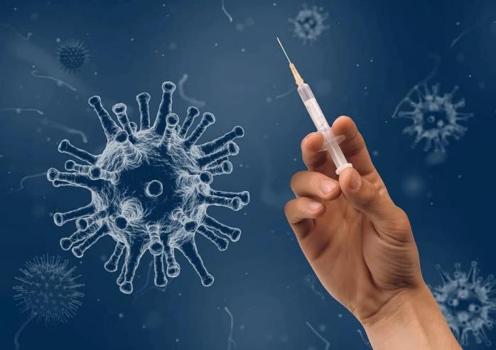 Пристрасті навколо COVID-вакцинації: що нового в інструкції до CoviShield, тромбози і відсутність антитіл після щеплення