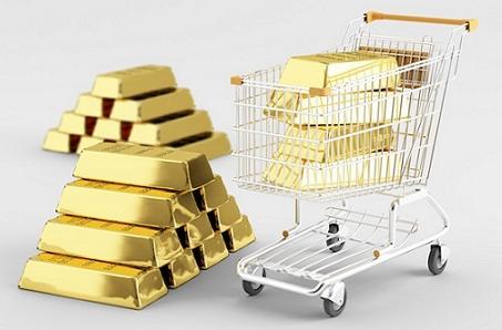 Цена золота падает, но стоит ли спешить с его покупкой?