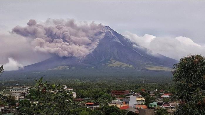 Виверження вулкану на Філіппінах. Фото: Twitter