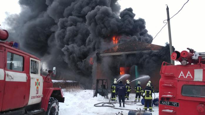 Пожар на складе в Славянске. Фото: ГСЧС