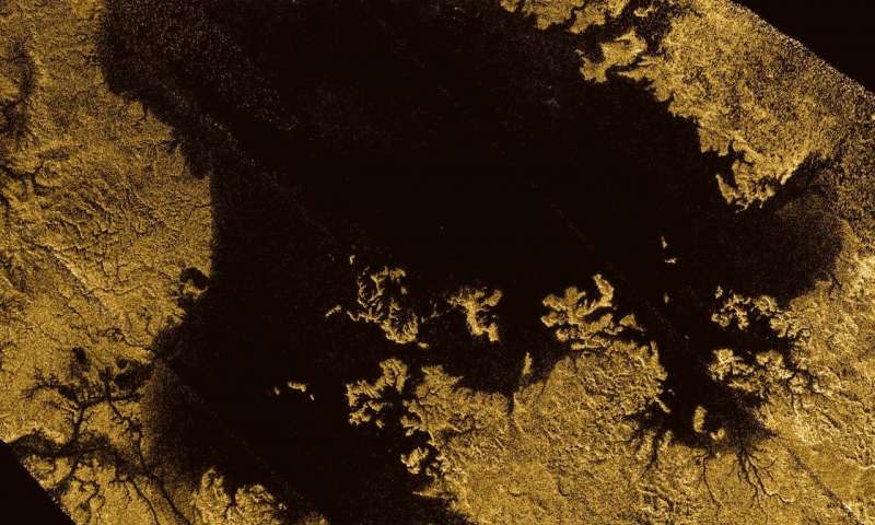 Найбільше метанове озеро Титана, де, імовірно, є життя. Фото: NASA