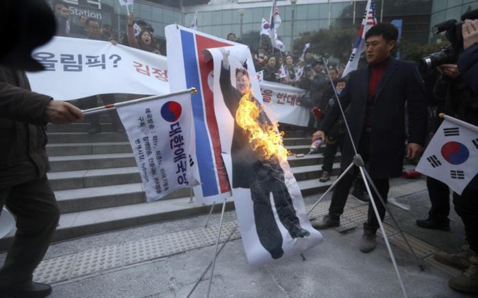 Протесты в Сеуле. Фото: KIM CHUL-SOO