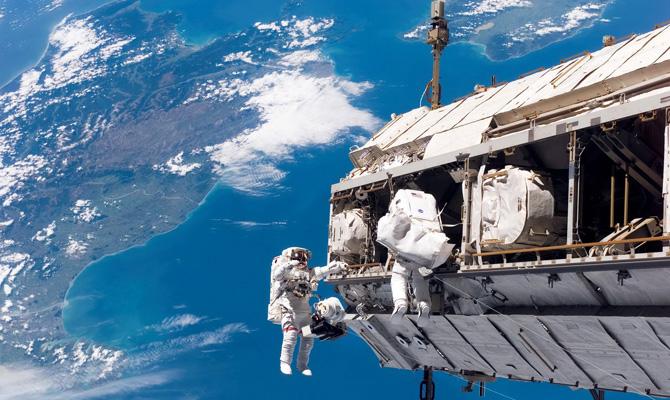 Прогулянка у космосі: як астронавти NASA лагодять космічну станцію (ТРАНСЛЯЦІЯ)
