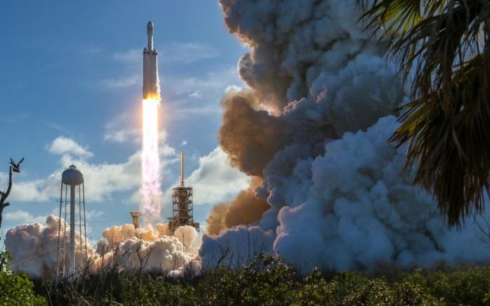 Ракета Falcon. Фото: SpaceNews