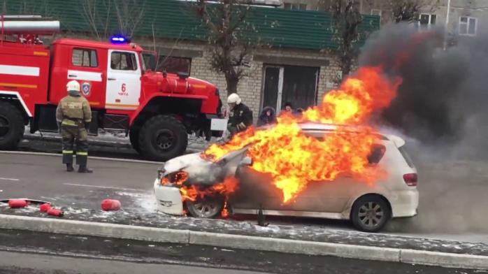 В Киеве ночью сгорели пять автомобилей (ВИДЕО)