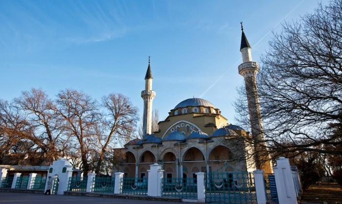 В Крыму в мечеть ворвались сотрудники спецслужб (ВИДЕО)