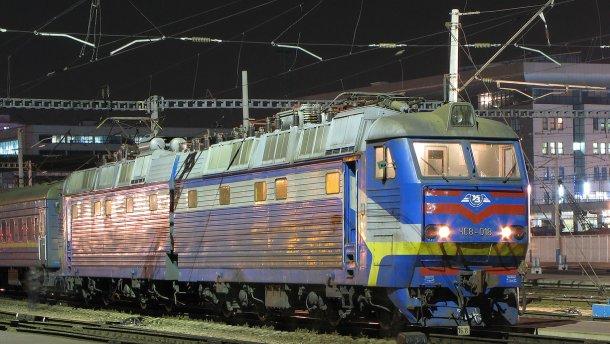 «Укрзализныця» начала продажу билетов на дополнительные поезда к майским праздникам (ИНФОГРАФИКА)