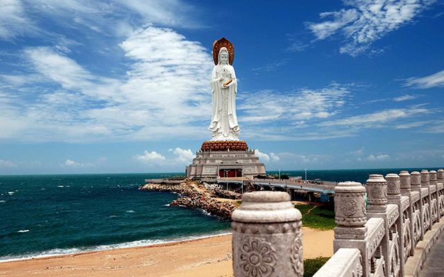 Статуя богині милосердя Гуаньїн. Фото: MyTravelBook.org