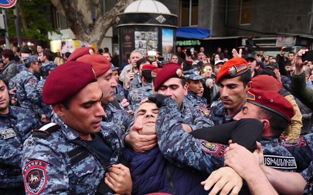 Задержание в Армении. Фото: Крым.Реалии