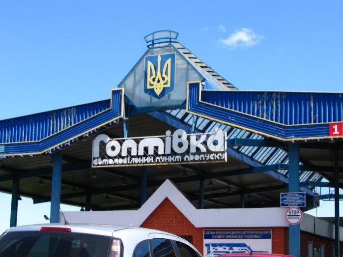 Контрабандист-невдаха: в Харківській області чоловік намагався провезти 25 тис. євро в шкарпетках (ФОТО)