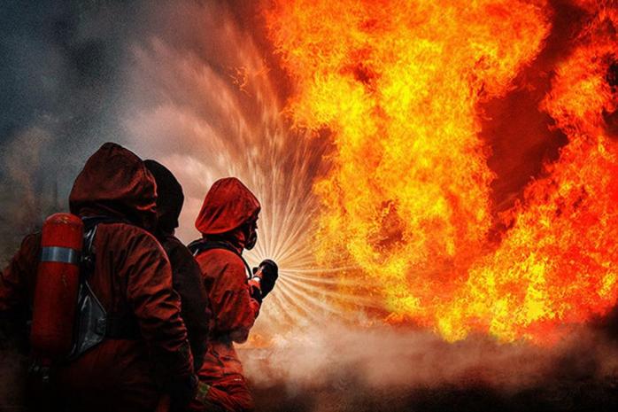 Серьезный пожар в Одессе: горит кафе, пожарным не удается потушить огонь (ФОТО, ВИДЕО)