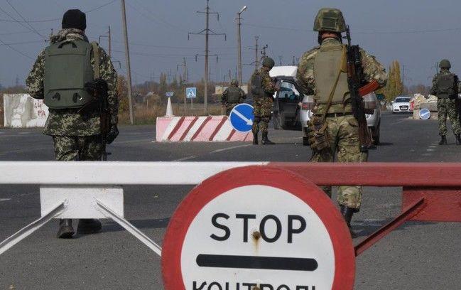 Въезд только по спецпропускам: на Донбассе меняются правила пересечения блокпостов