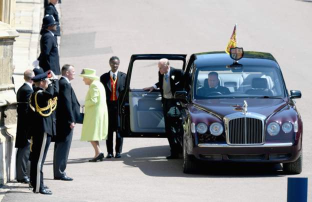 Прибытие на церемонию королевы Елизаветы, фото - Reuters