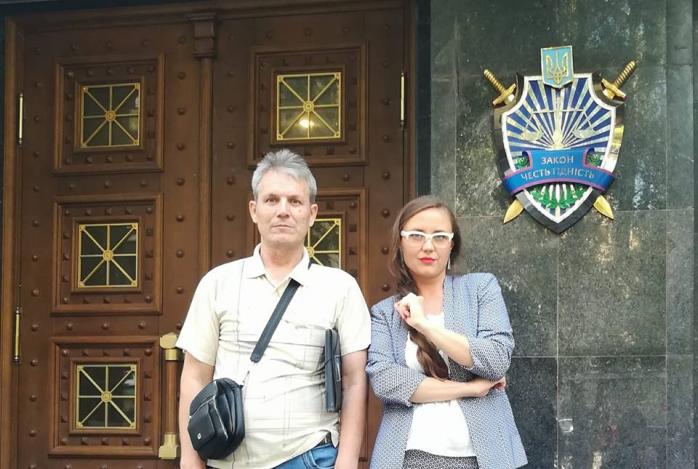 Фото: батько загиблого правоохоронця Олександр Орлов і адвокат Марія Островська