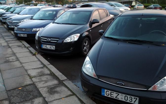 Автомобили на европейской регистрации. Фото: Экспресс