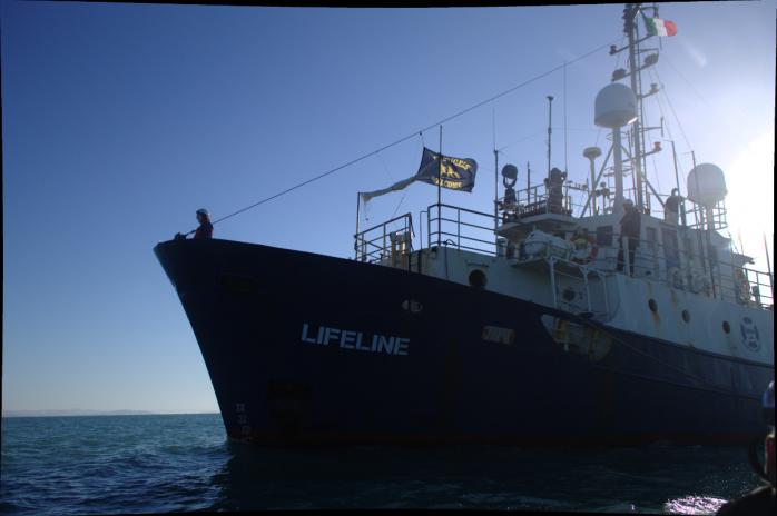 Корабель Lifeline у четвер врятував 224 мігрантів, фото: Mission Lifeline – Seenotrettung