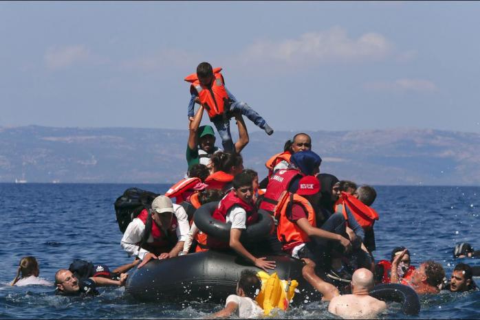 Італійські чиновники наголошують, що за порятунок людей у лівійських водах відповідає Лівія, фото: Paris Match