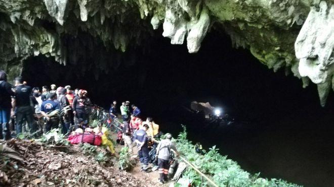 В сети подземных пещер пропали 13 человек, фото: BBC