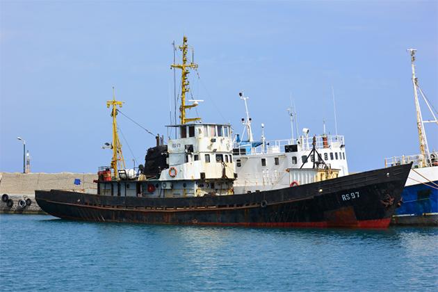 Вантажне судно RS 300-97 і досі перебуває в порту "Палеохора" на острові Крит, фото: kriri.efsyn.gr