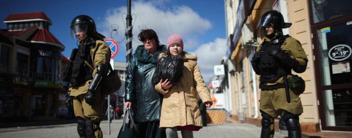 Росія використовує кілька способів видворення небажаних осіб з півострова, фото: ТСН