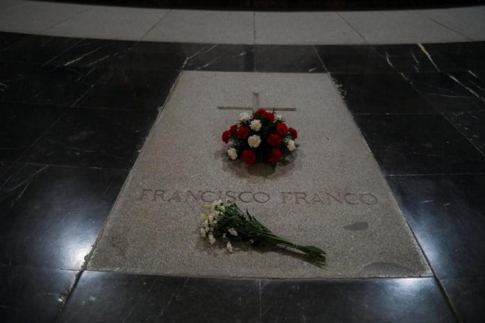 Останки Франсіско Франко покояться біля Мадрида в меморіальному комплексі Долина Полеглих, фото: Reuters
