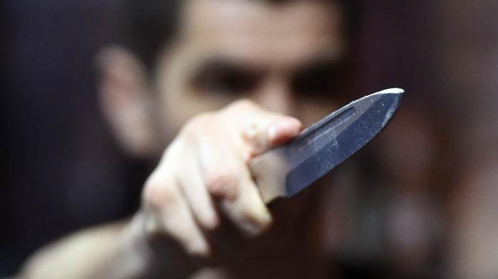Напад з ножем. Фото: kommersant.ru
