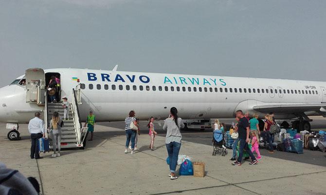 Застрявшие в Тунисе украинцы говорят, что Bravo Airways уже пятые сутки переносит вылет