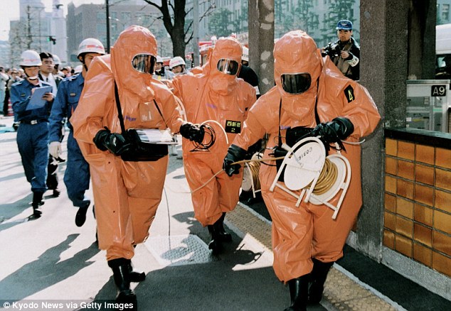 Теракт у токійському метро. Фото: dailymail.co.uk