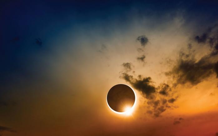Сонячне затемнення. Фото: Yoga Journal