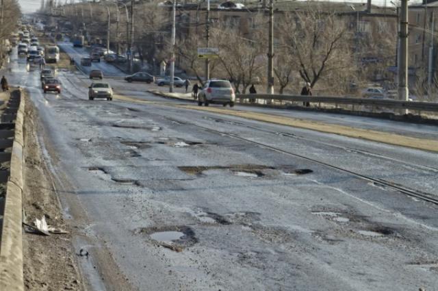 На ремонт дорог в оккупированной части Луганской области было заложено почти 18 млн грн, фото: bigmir)net