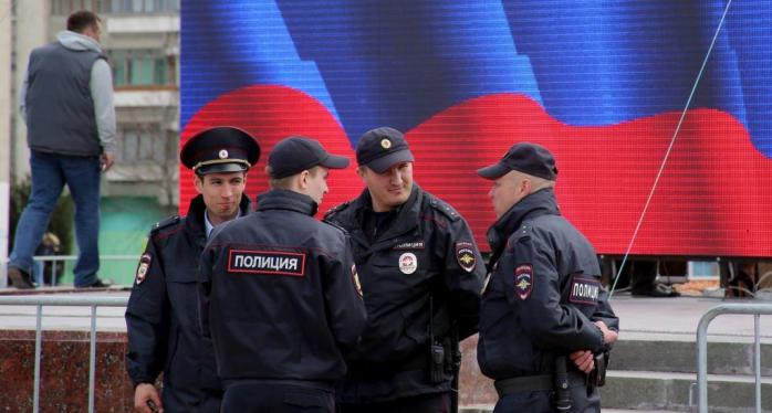 Прокуратура здійснює заходи зі встановлення осіб правоохоронців, які зрадили присязі, фото: «Крым.Реалии»