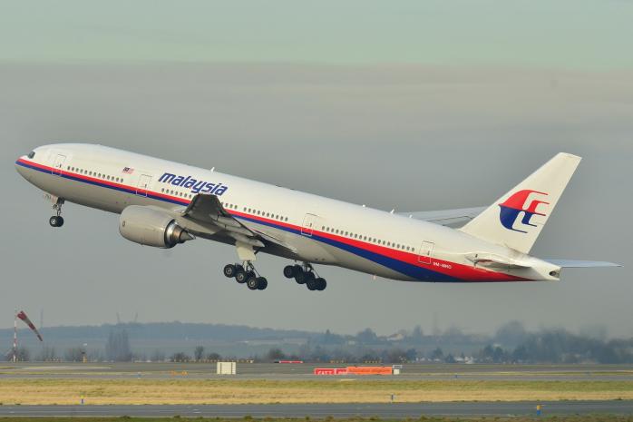 Звіт про таємницю зникнення рейсу МН370: втручання третьої сторони, ручне керування і системні аномалії