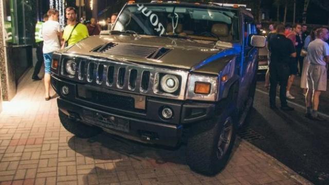 Суд заарештував автомобіль бізнесмена Кирила Островського, фото: «24 Канал»
