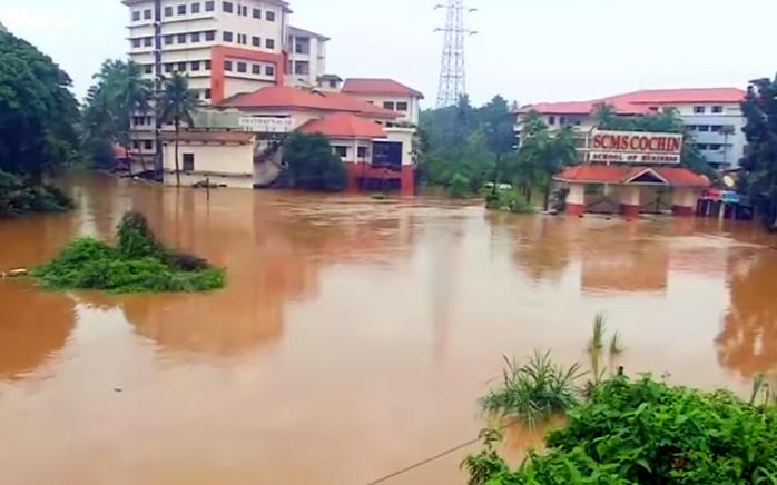Наводнение в Индии. Скриншот: YouTube