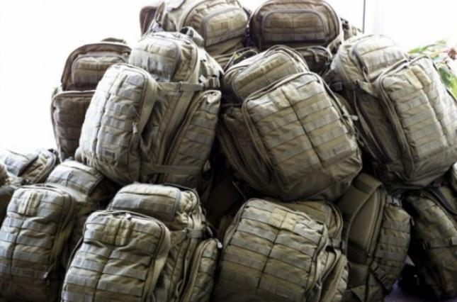 В НАБУ заявляют, что в результате закупки рюкзаков по завышенным ценам государству был нанесен ущерб на сумму 14,5 млн грн, фото: «Дзеркало тижня»
