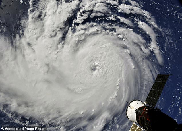 NASA обнародовало фото урагана из космоса