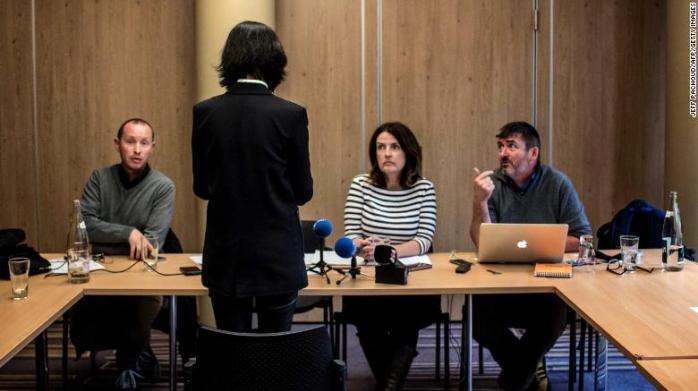 Грейс Мен спілкується із журналістами, фото - BBC