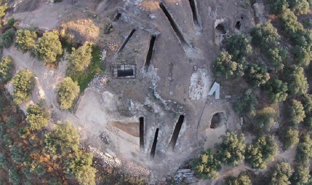 Фото: Разграбленное кладбище микенской эпохи
