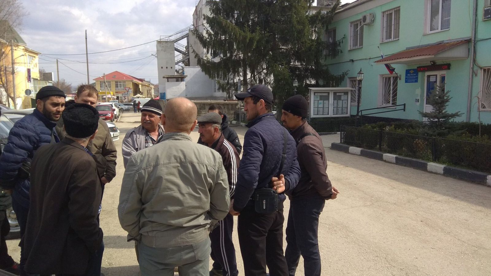 Окупанти знову проводять обшуки в жителів Криму, фото: YouTube