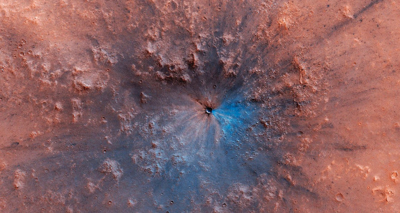Новый кратер на Марсе. Фото: HiRise