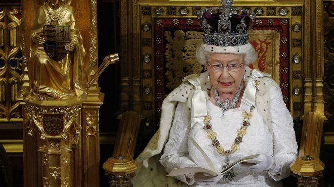 Брексит без соглашения Елизавета II приостановила работу британского парламента, фото — BBC