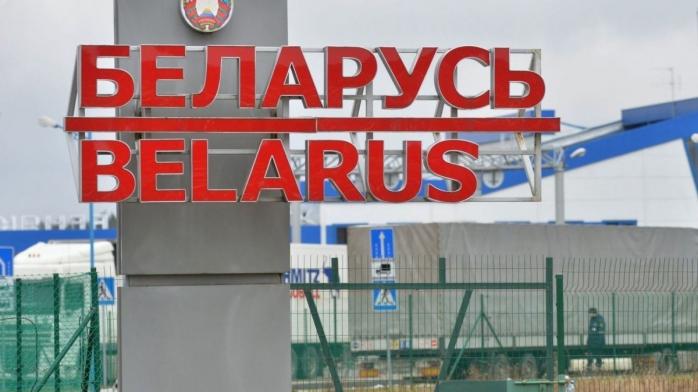 Українських журналістів депортували з Білорусі — МЗС