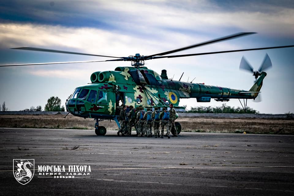 Морские пехотинцы покорили небо Донбасса — яркие фото учений