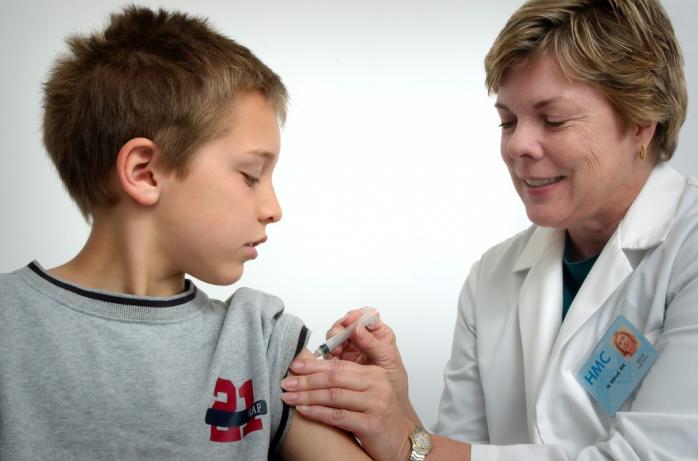 Щеплення від грипу дітям. Фото: CDC