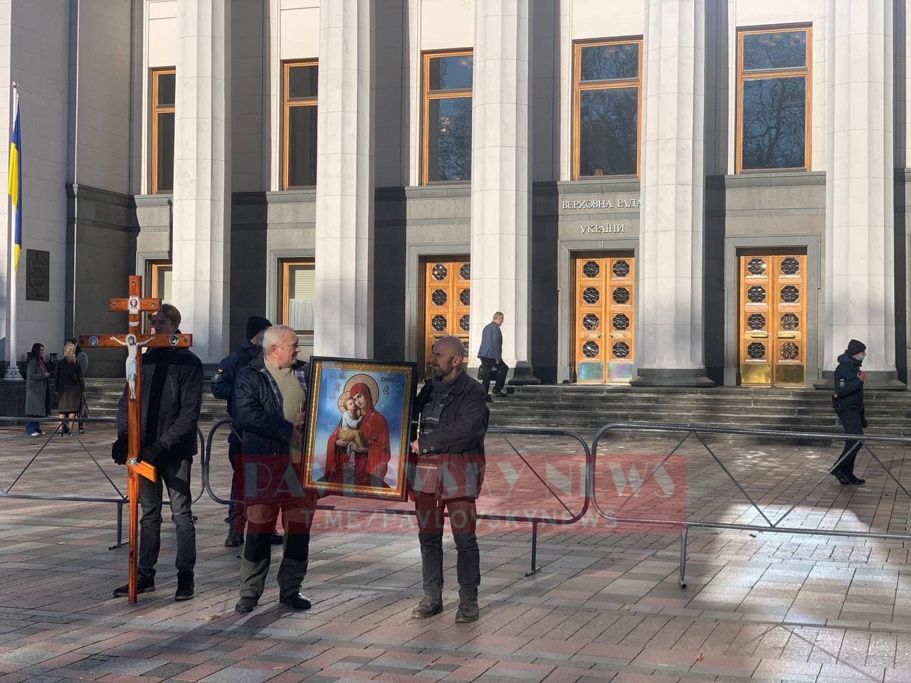 Антивакцинатори з іконами прийшли до Ради, фото - Pavlovskiy News