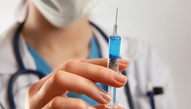 Разницу между дополнительной и ревакцинальною дозами прививки объяснили в Минздраве. Фото: 