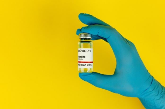 Вакцина від коронавірусу. Photo: Maksim Goncharenok/Pexels