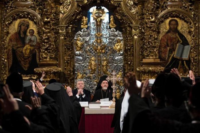 КСУ признал соответствующим Конституции закон, обязывающий УПЦ указать в названии принадлежность к Русской православной церкви
