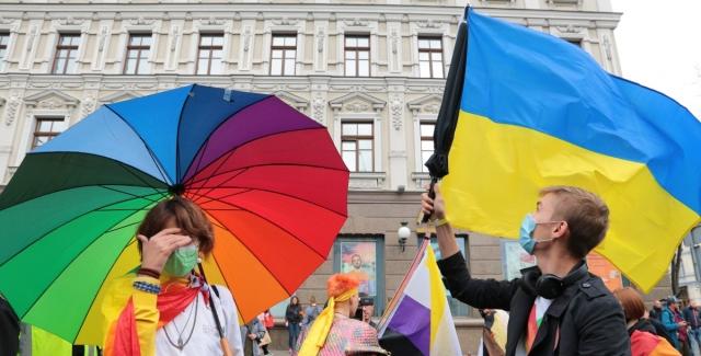 ЕСПЧ обязал Украину юридически признать однополые пары