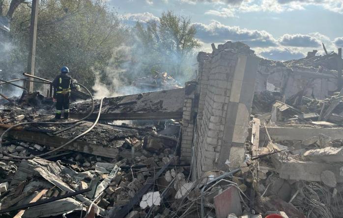 Армія рф вдарила по магазину і кафе у харківському селі — 48 загиблих